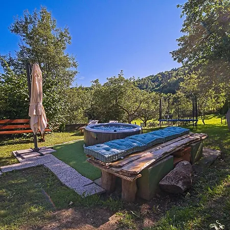 3 Bedroom Stunning In * Skrad